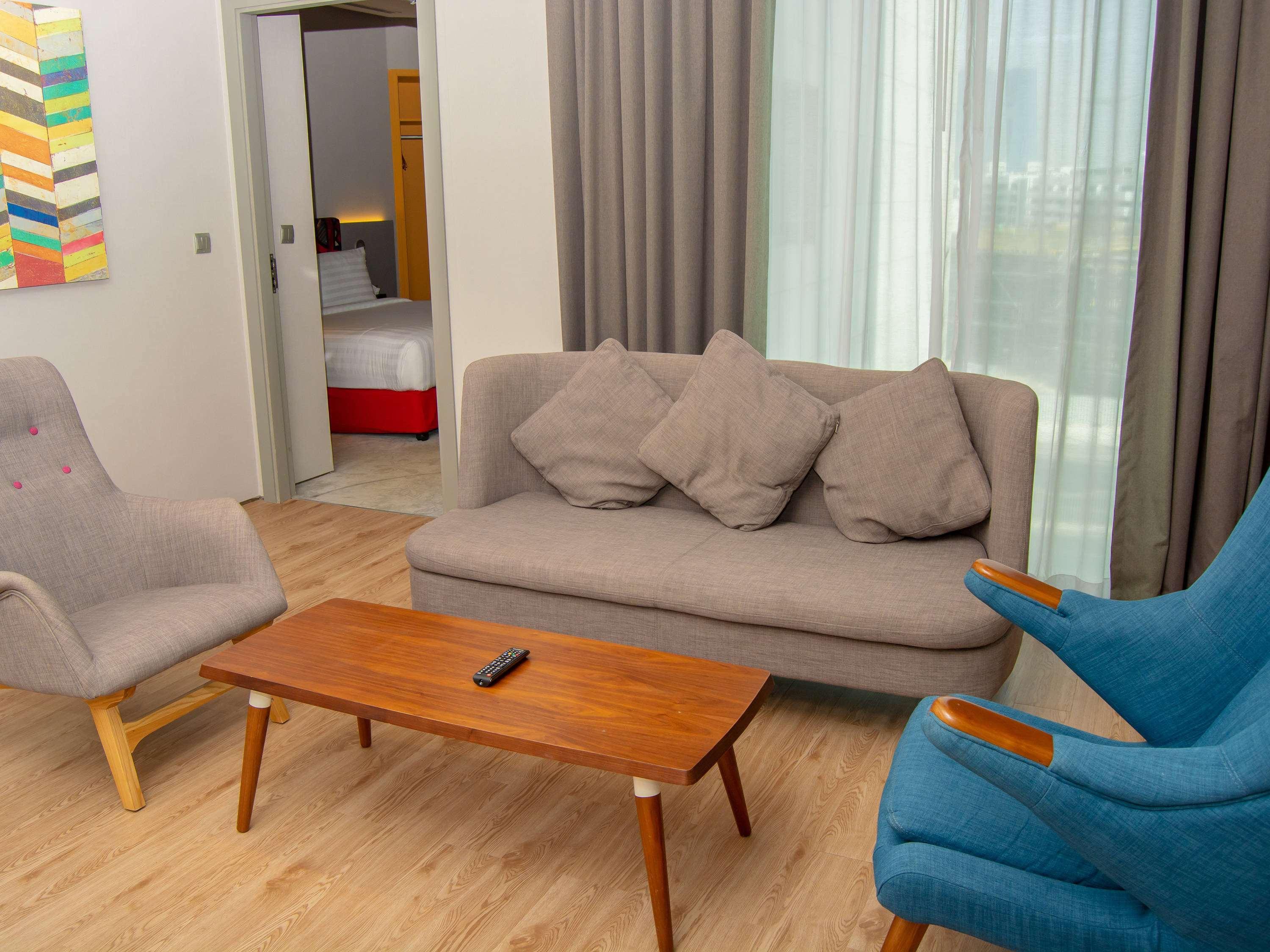Ibis Styles Dubai Jumeira Exterior foto